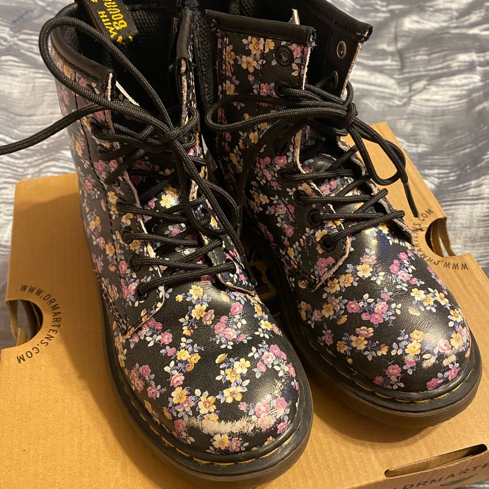 DR. MARTENS  Girls size 12